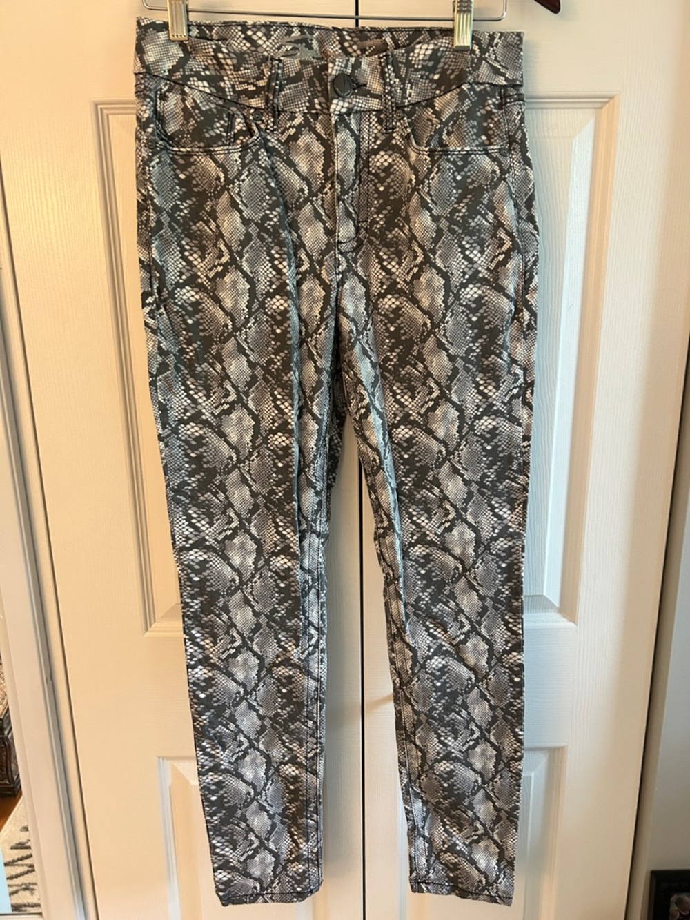 Seven7 Snake-Print Skinny Pants in Black and Gray